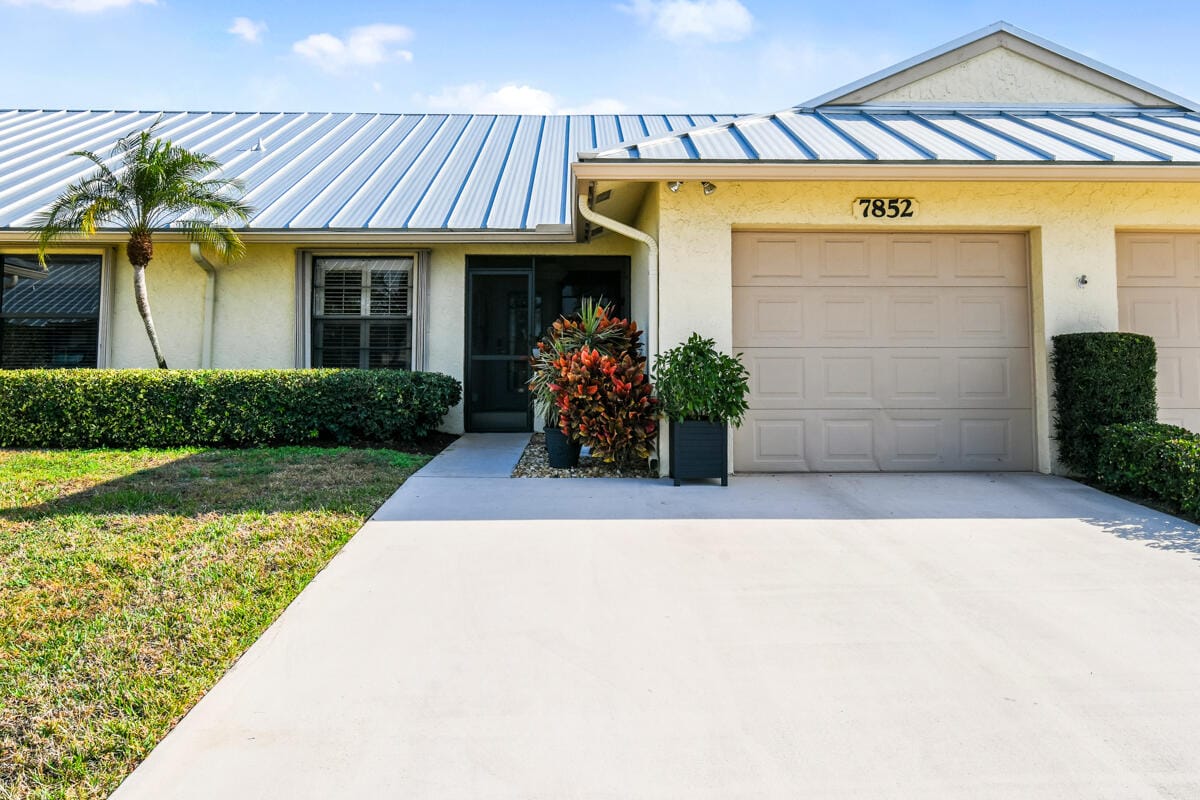 7852 SE Sugar Sand Circle, Hobe Sound, FL 33455 photo 2