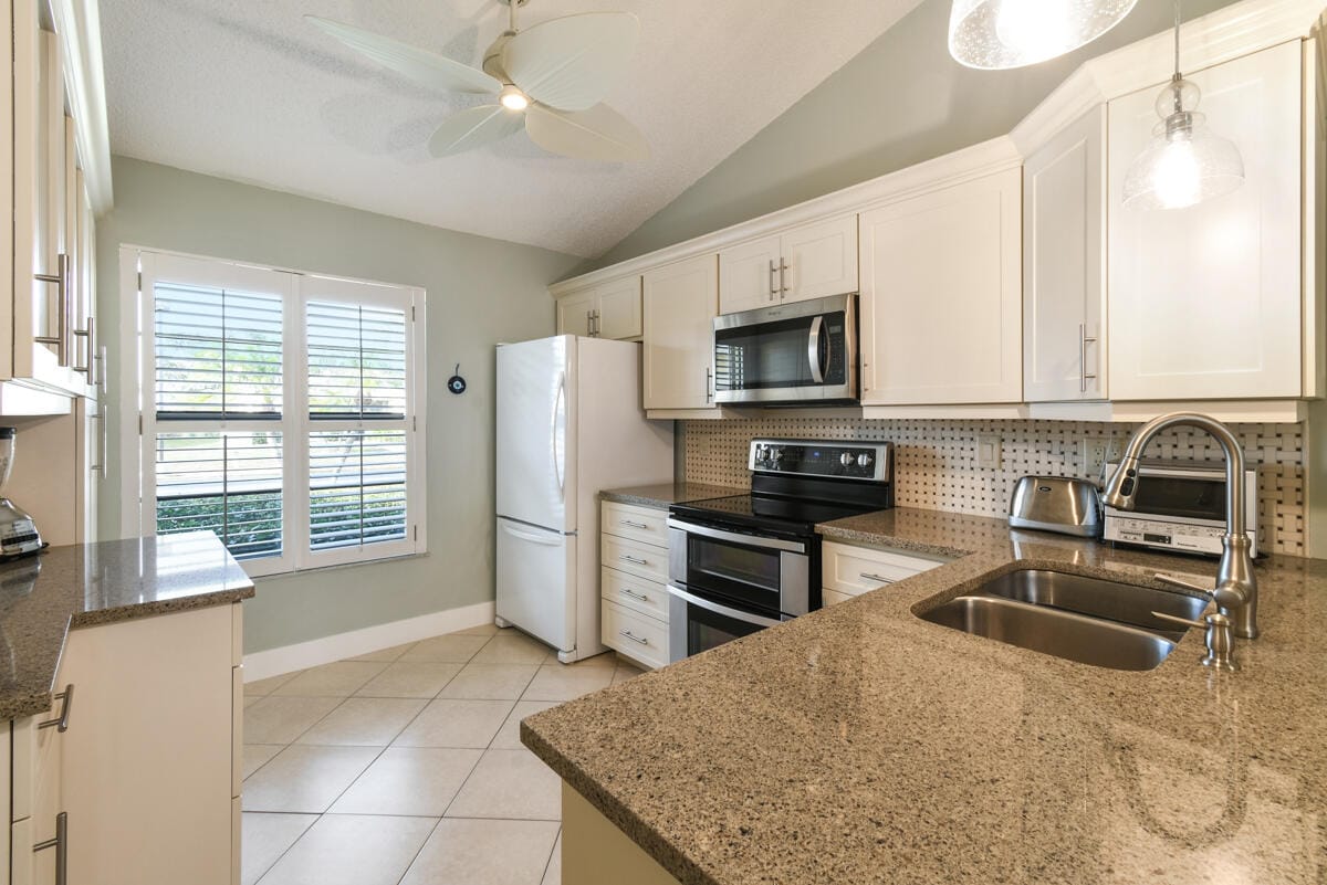 7852 SE Sugar Sand Circle, Hobe Sound, FL 33455 photo 9