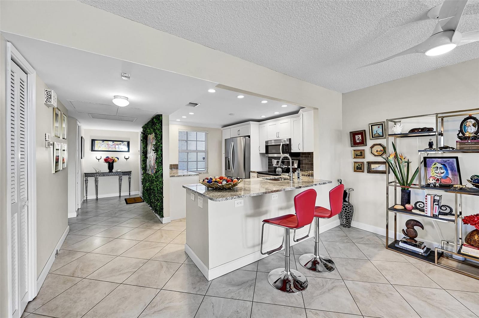 605 Oaks Drive 701, Pompano Beach, FL 33069 photo 2