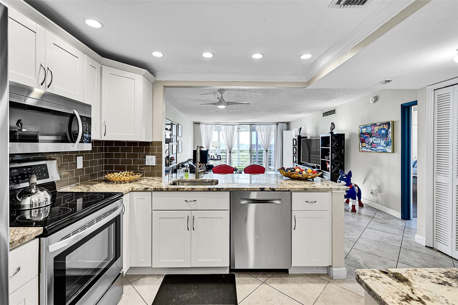 605 Oaks Drive 701, Pompano Beach, FL 33069 photo 5