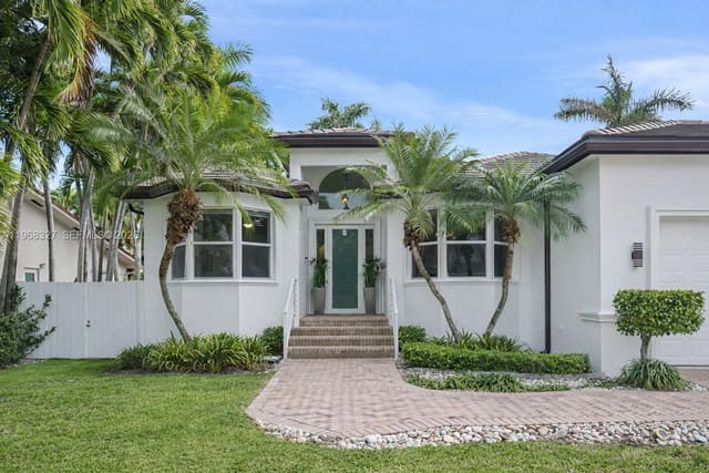 7431 Center Bay Drive, sold in North Bay Island, North Bay Village, FL