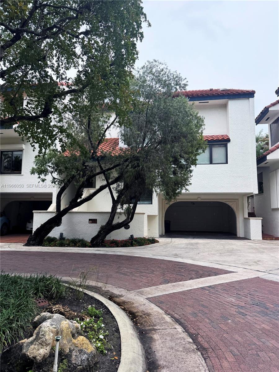 2000 S Bayshore Drive 13, Miami, FL 33133, Miami
