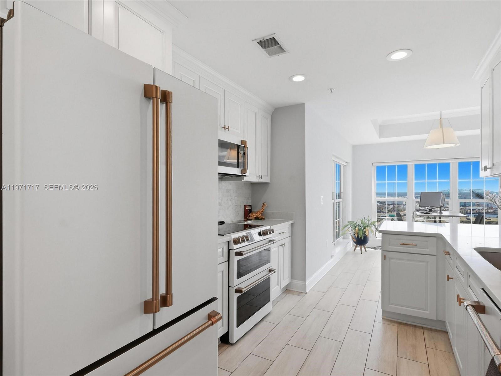 400 E Bay Street 1706 — photo 7
