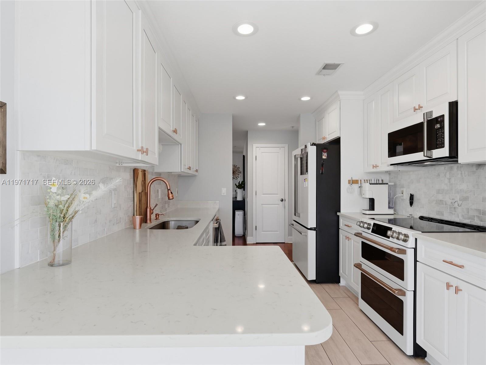 400 E Bay Street 1706 — photo 9