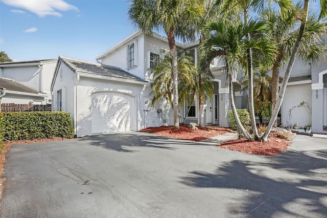 4700 Grapevine Way, Davie, FL 33331