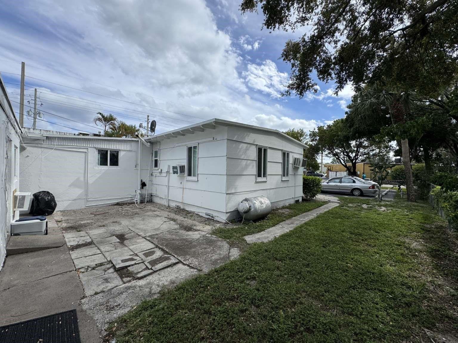 211 SW 2nd Court — photo 10