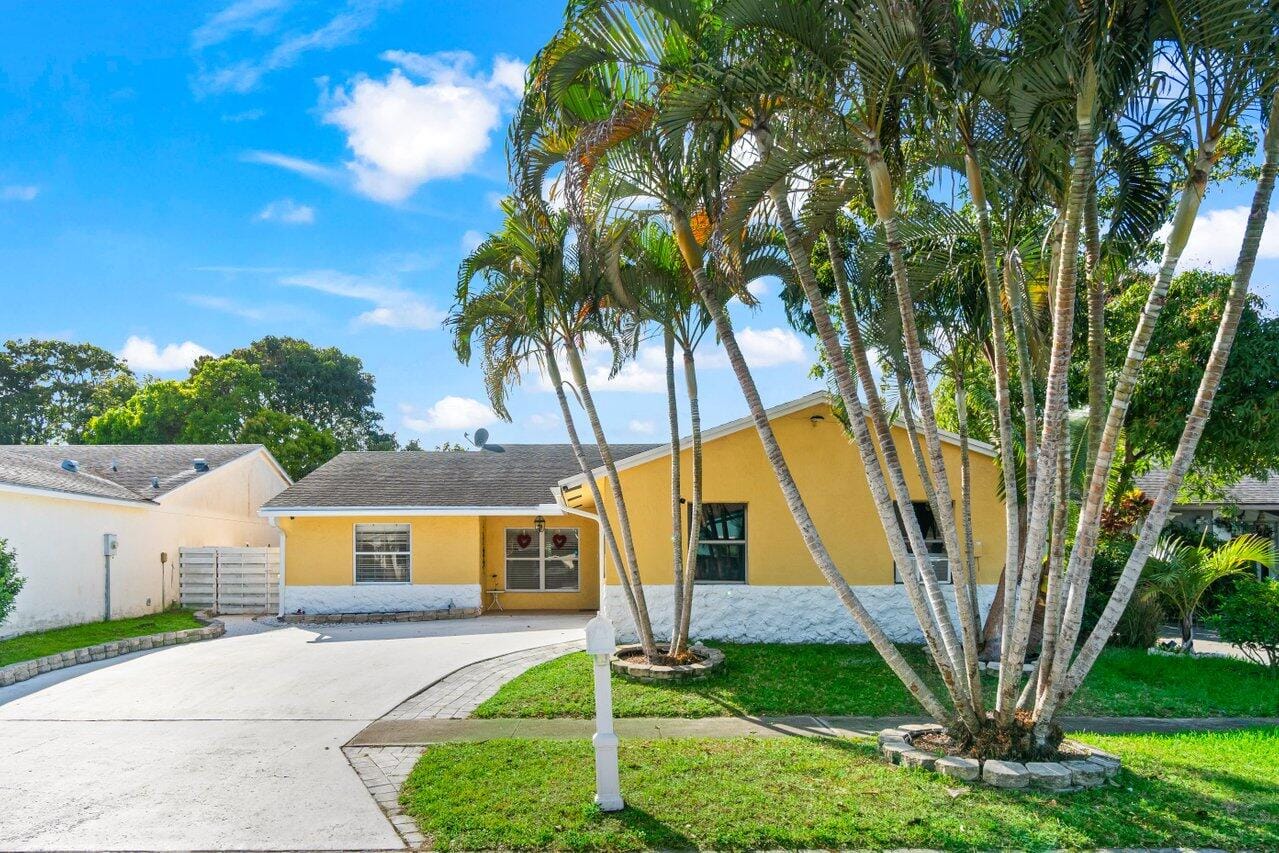 5734 Lincoln Circle E, Greenacres, FL 33463 photo 2