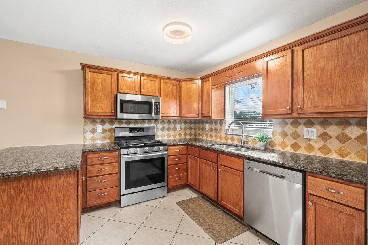 5734 Lincoln Circle E, Greenacres, FL 33463 photo 11