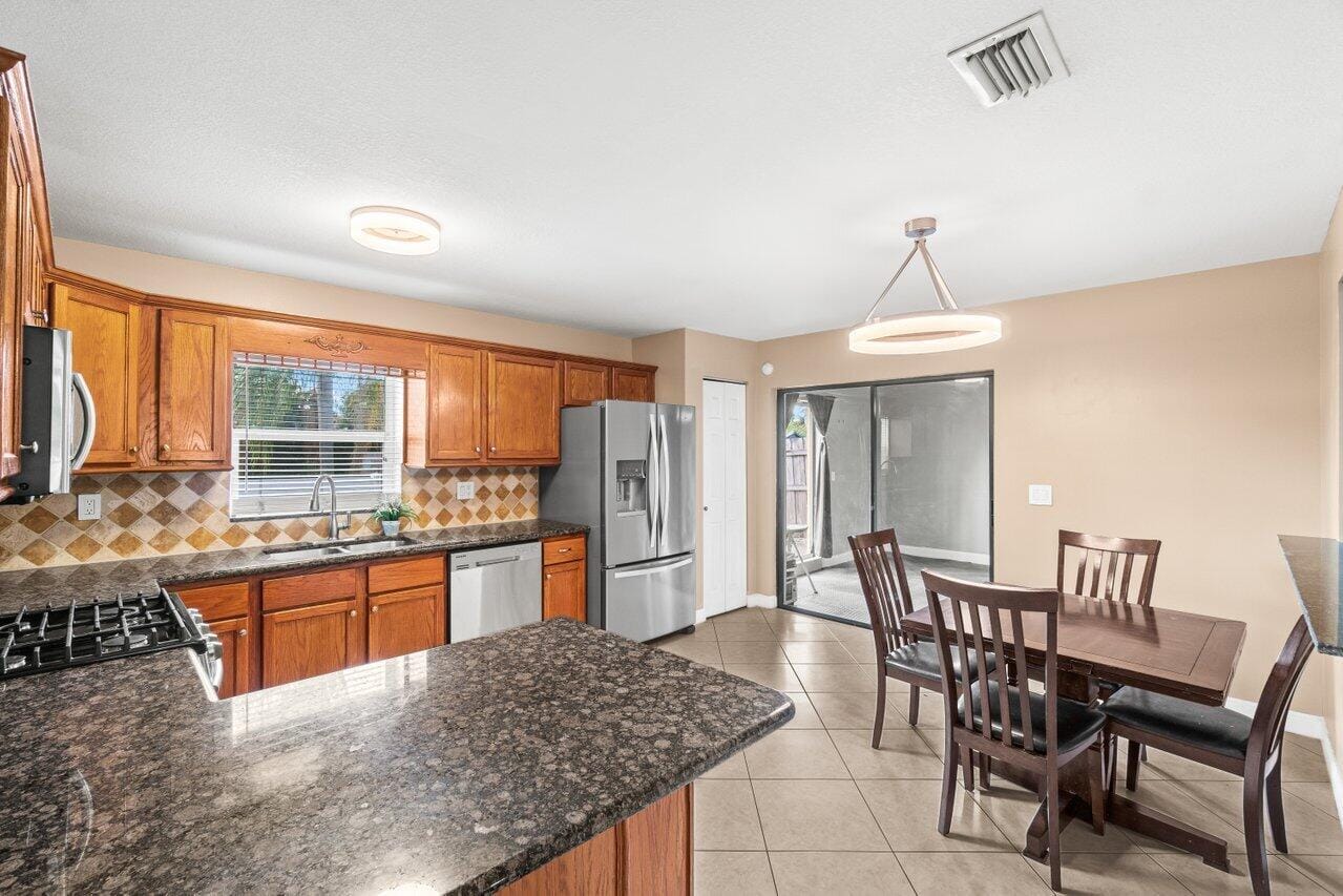 5734 Lincoln Circle E, Greenacres, FL 33463 photo 12