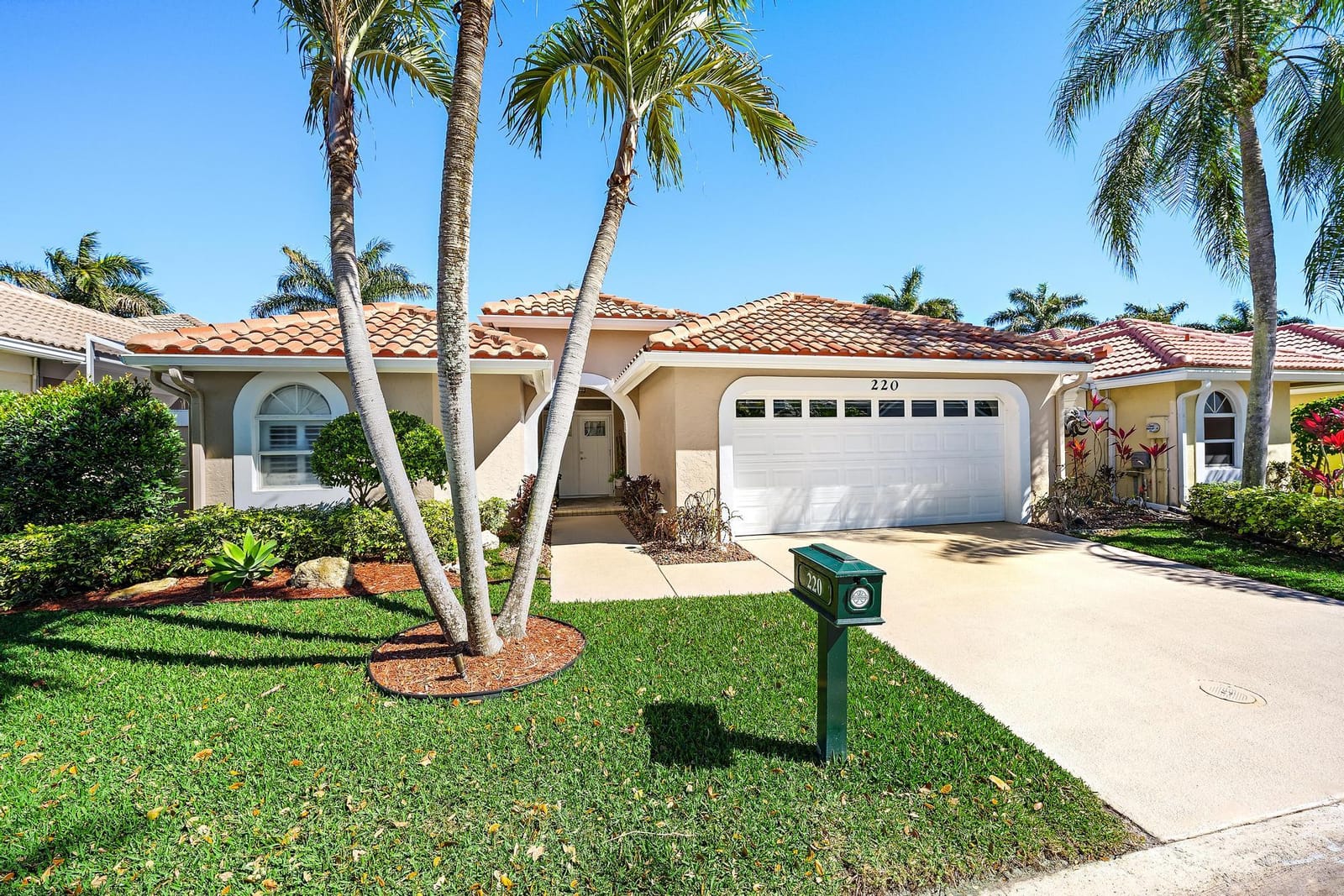 220 Woodsmuir Court, Palm Beach Gardens, FL 33418