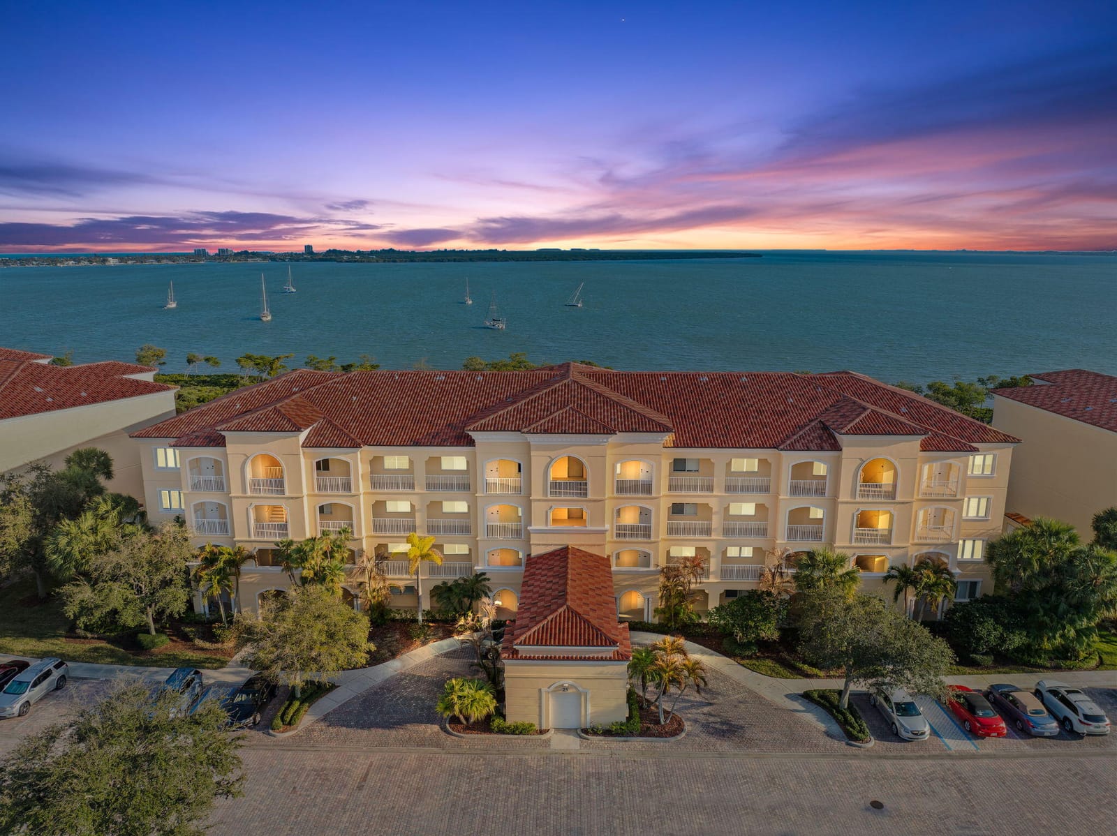 25 Harbour Isle Drive W 101, Fort Pierce, FL 34949 photo 1
