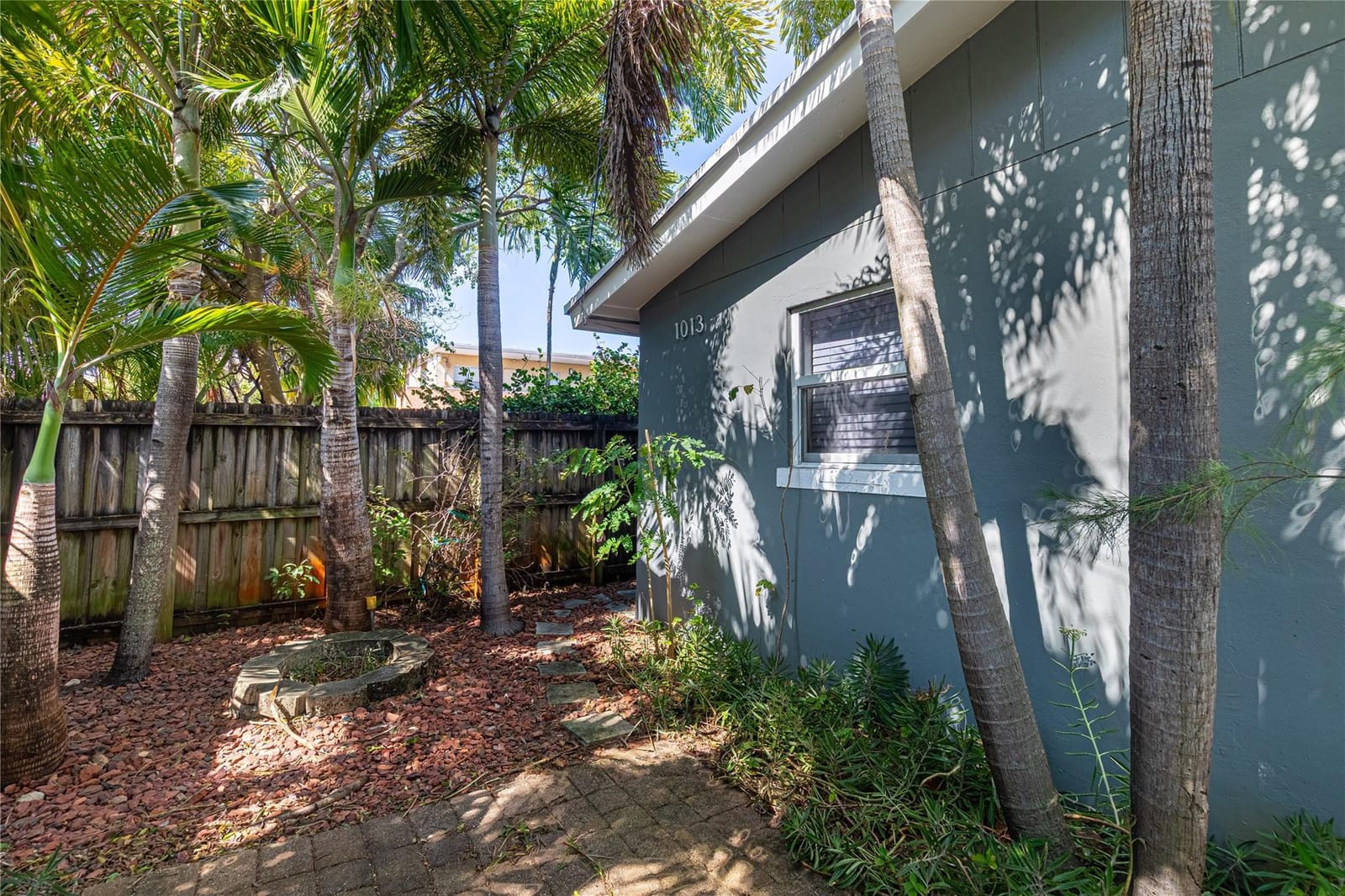 1009 NE 23rd Drive 1013 Ne 23 Dr — photo 6