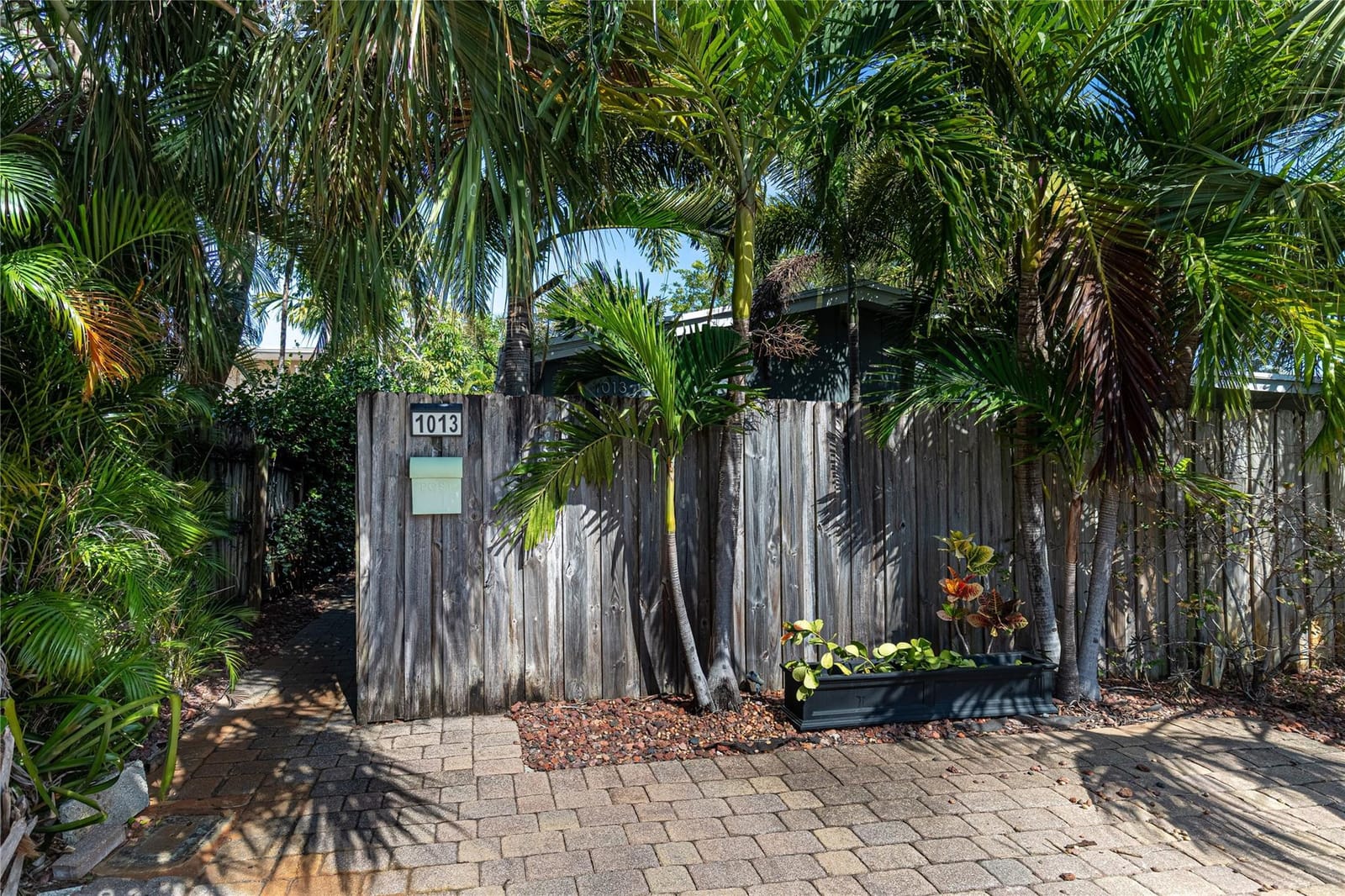 1009 NE 23rd Drive 1013 Ne 23 Dr — photo 8