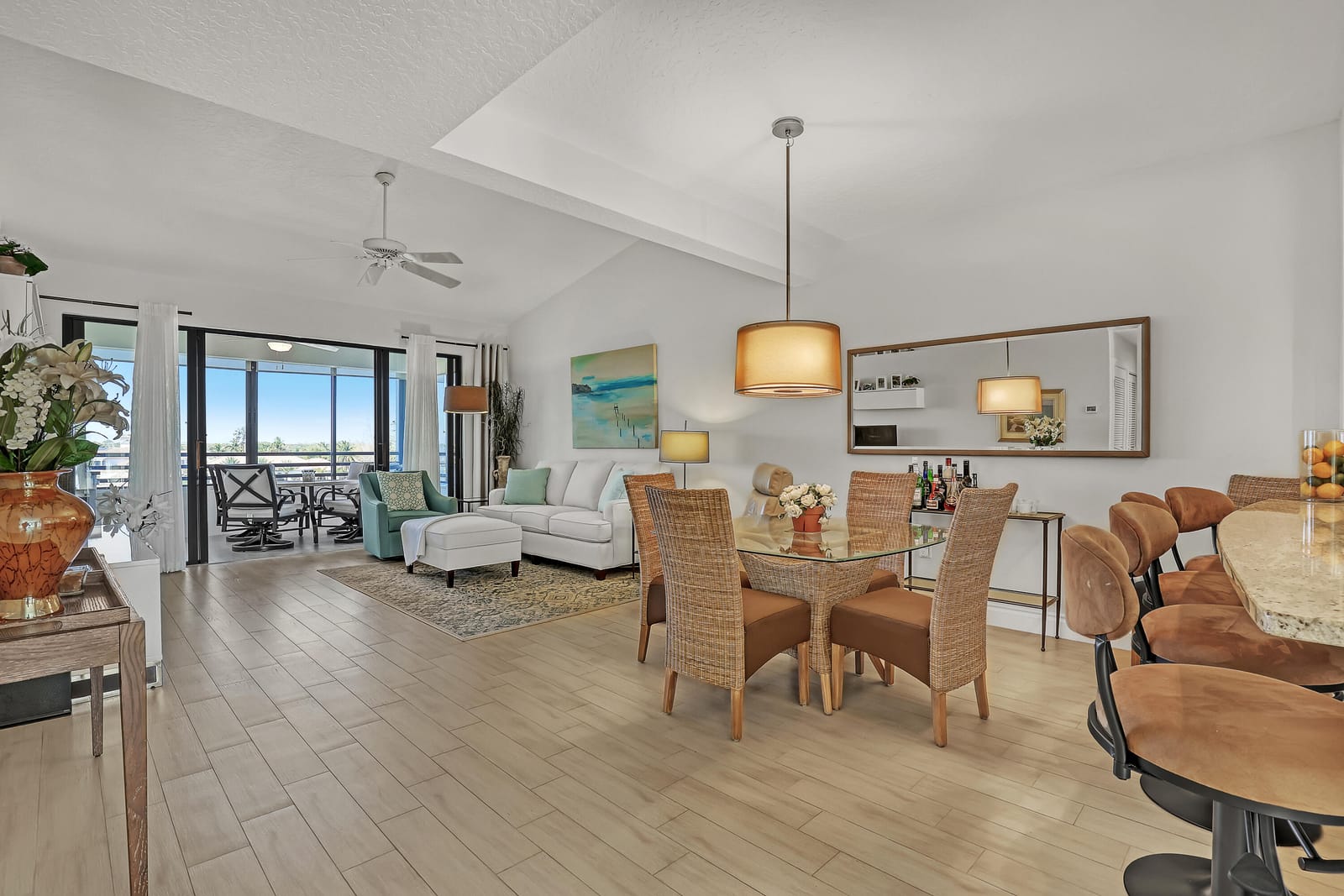945 Oak Harbour Drive 945 — photo 4