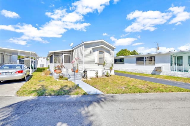 8701 SW 17th Court, sold in Park City Sec One, Davie, FL