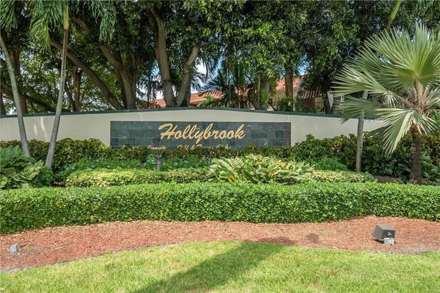 8900 Washington Boulevard 416, sold in Hollybrook Golf And Tenni, Pembroke Pines, FL