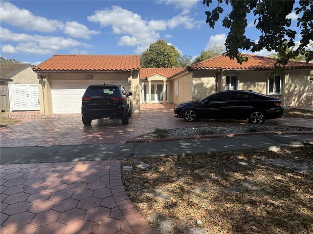19633 NW 62nd Place, sold in Country Lake Manors Sec 3, Hialeah, FL