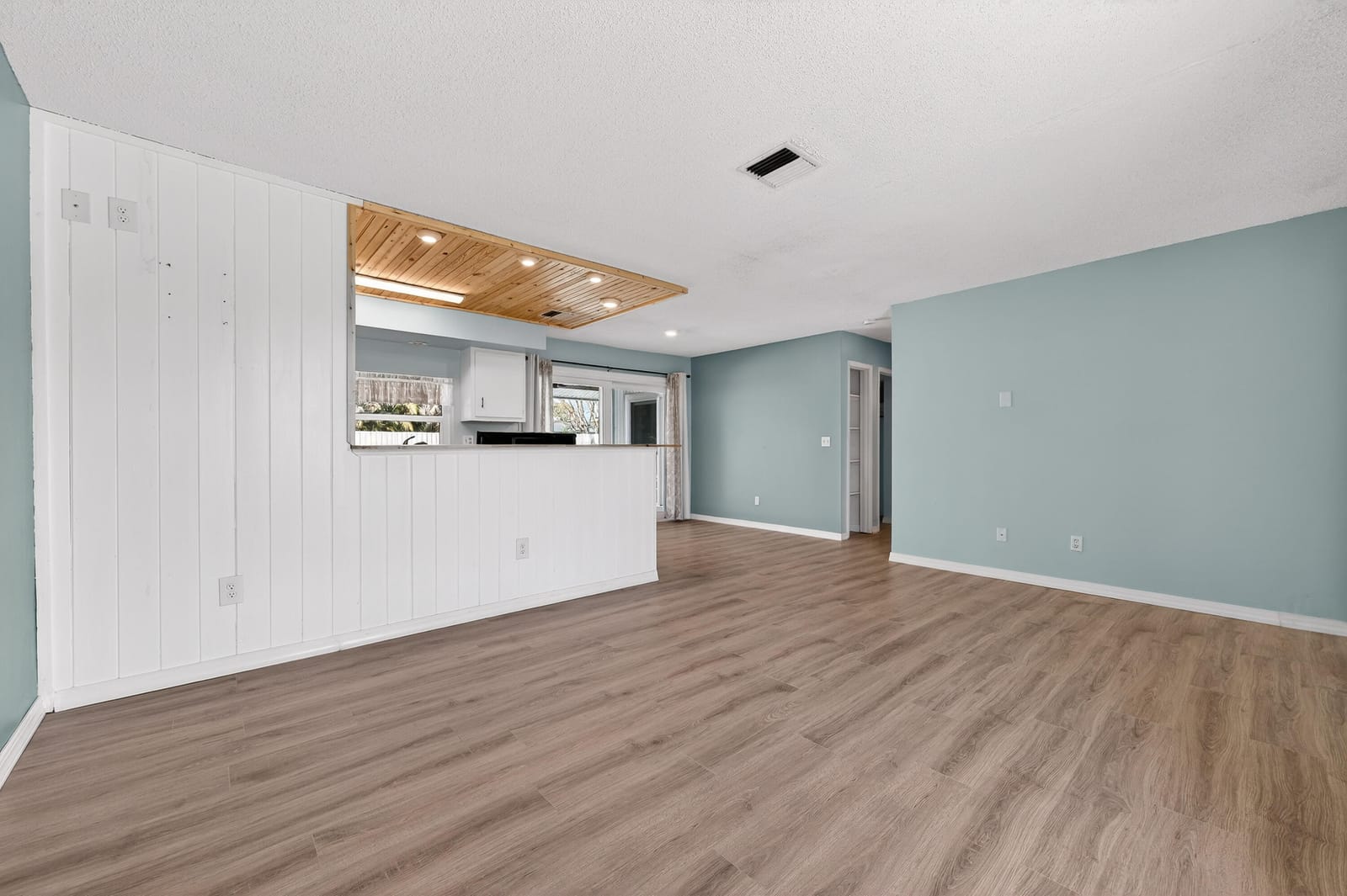 874 SW Goodrich Street — photo 3