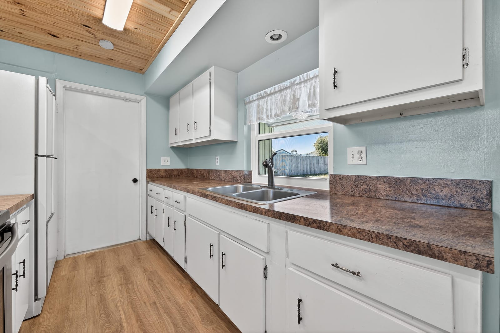 874 SW Goodrich Street — photo 9