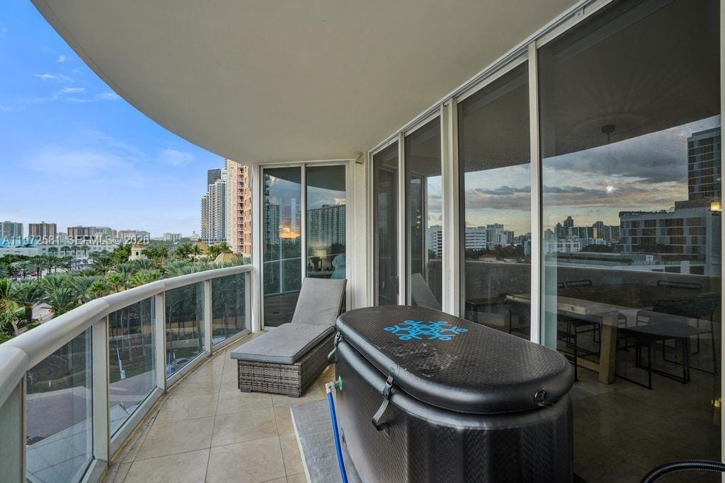 17555 Collins Avenue 704, Sunny Isles Beach, FL 33160 photo 4