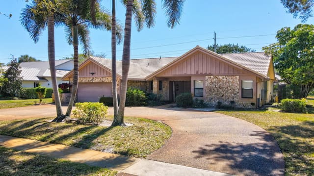 2910 Banyan Boulevard Circle NW, Boca Raton, FL 33431