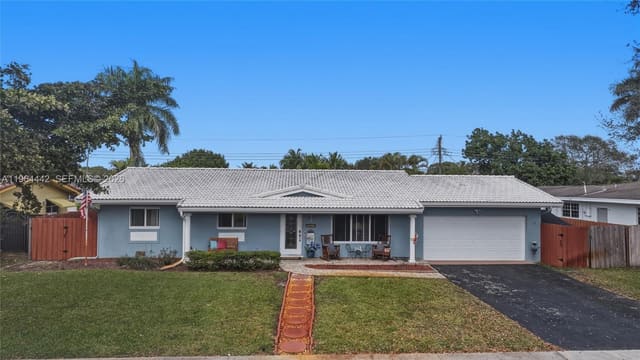 7221 NW 10th Court, sold in Mirror Lake Estates Sec S, Plantation, FL