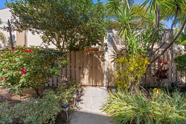 600 Executive Center Drive 111, sold in Lake Place, West Palm Beach, FL