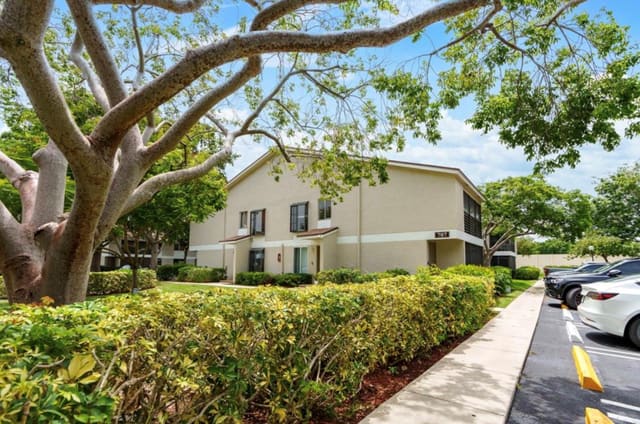707 Gardens Drive 101, sold in Gardens North, Pompano Beach, FL