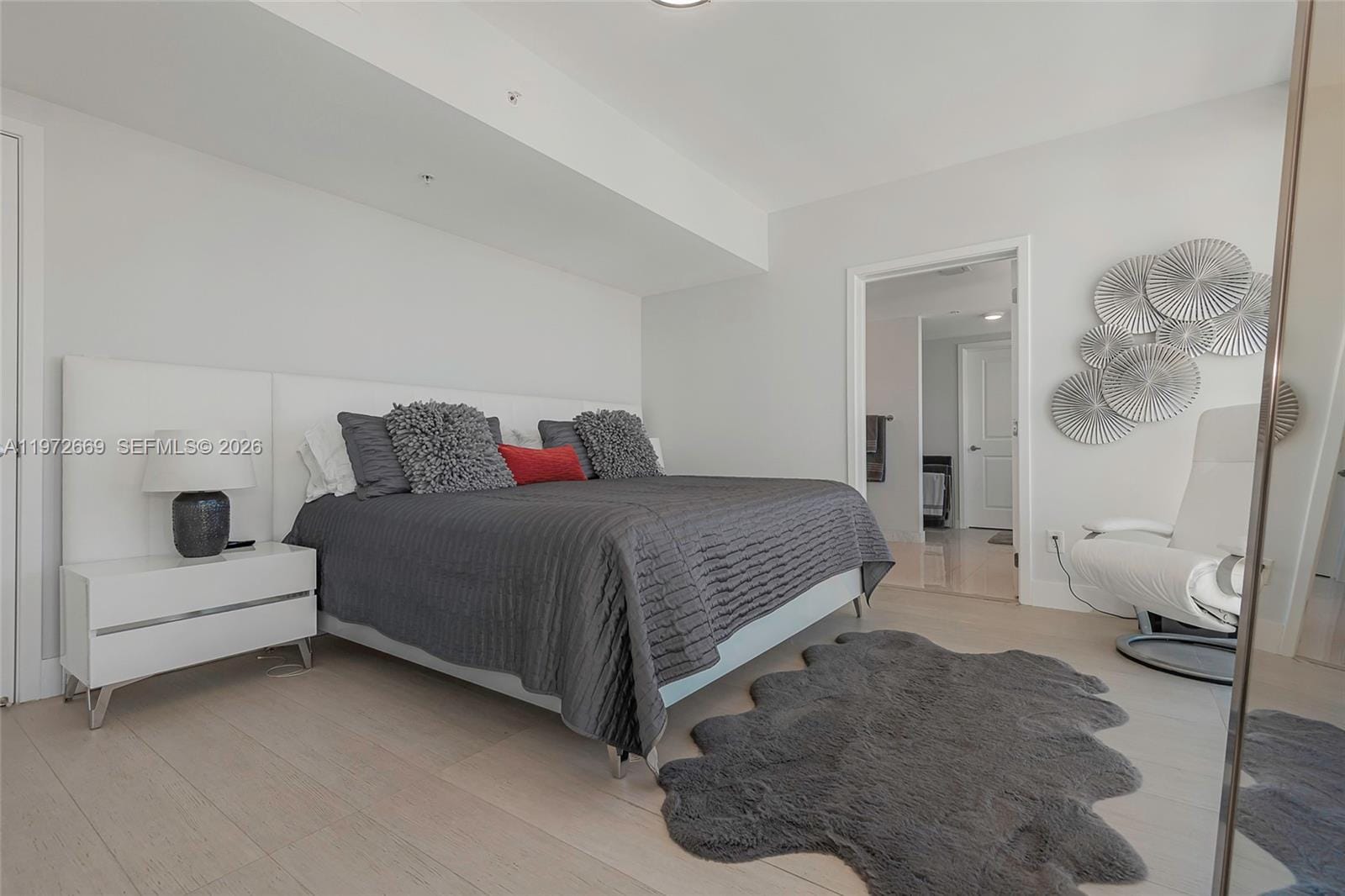 400 Sunny Isles Boulevard 1222 SE CORNER UNIT — photo 3