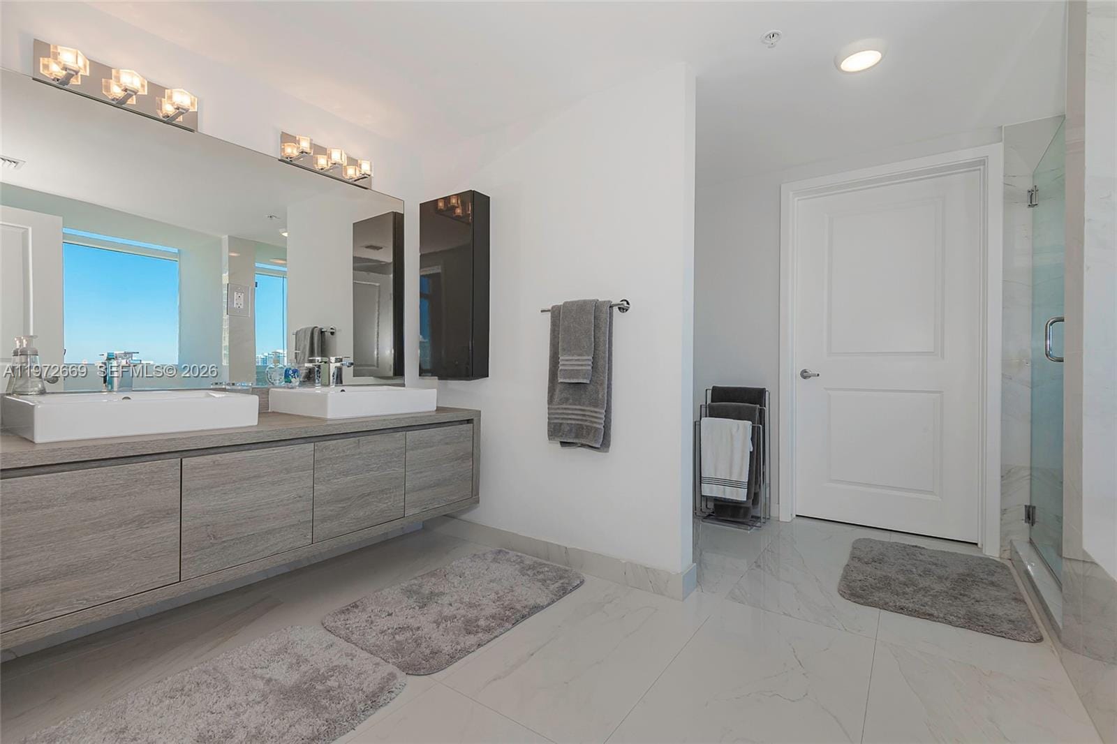 400 Sunny Isles Boulevard 1222 SE CORNER UNIT — photo 4