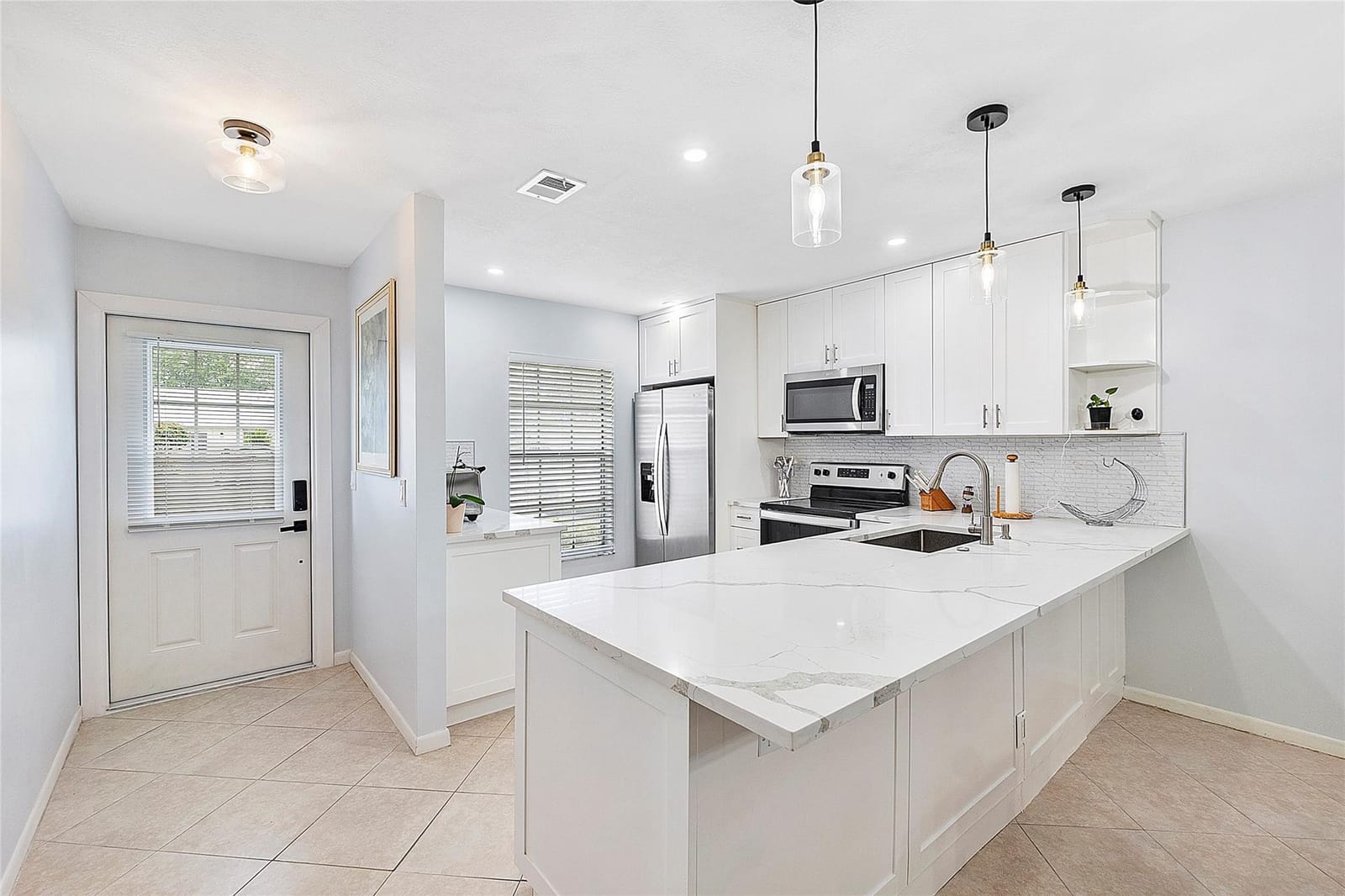 393 Bennington Lane 393 — photo 4
