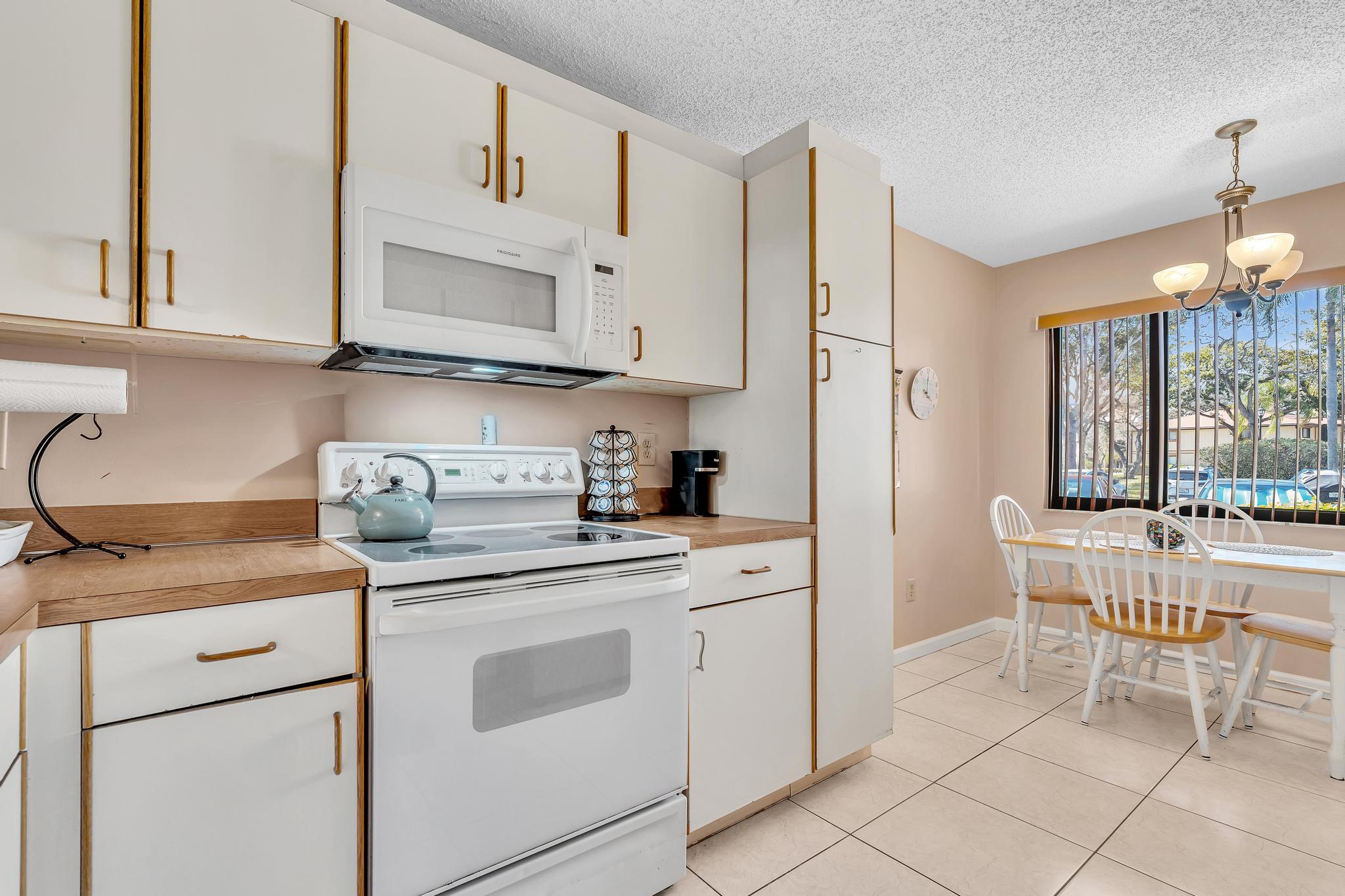 10803 W Clairmont Circle 102 — photo 7