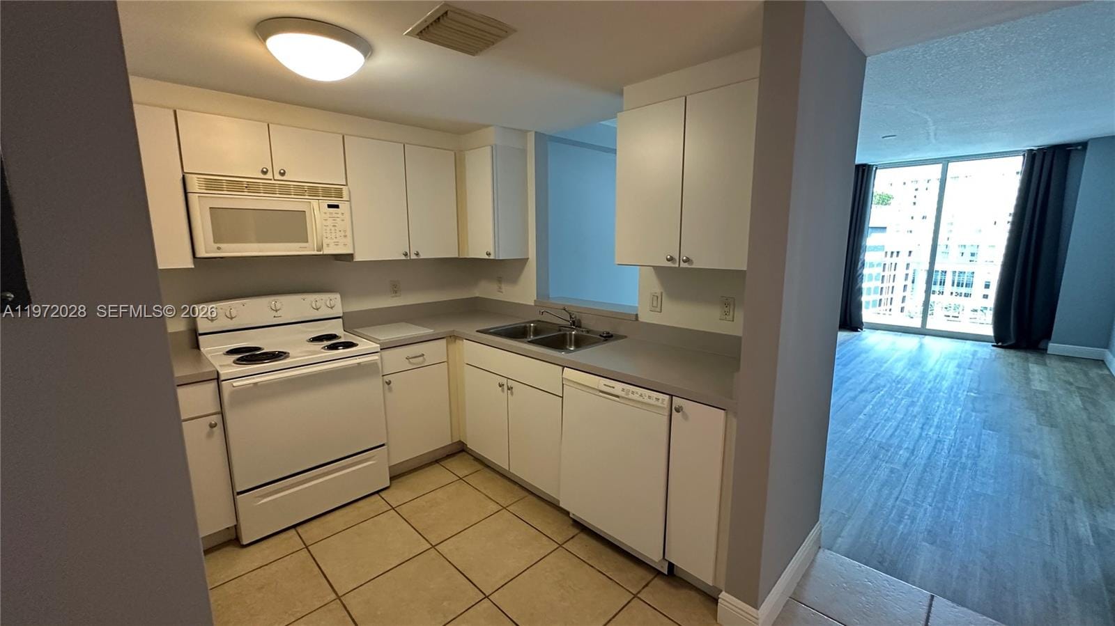 1250 S Miami Avenue 1012, Miami, FL 33130 photo 2