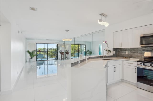 2205 S Cypress Bend Drive 501, Pompano Beach, FL 33069