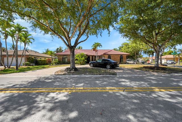 5172 NW 84th Road, Coral Springs, FL 33067