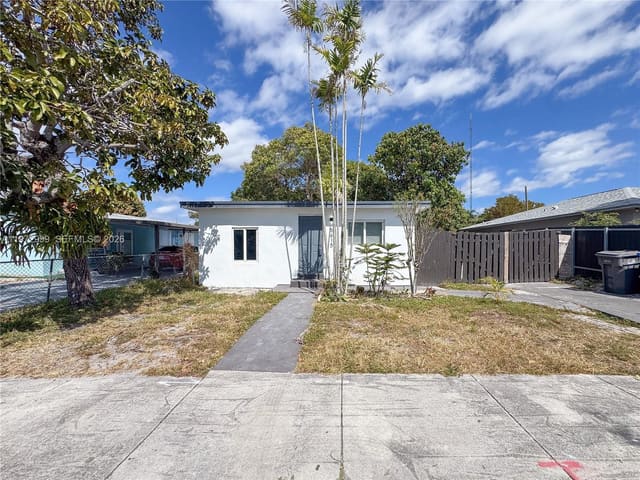 5615 SW 40th Street, sold in Sunland Park Section 2, West Park, FL