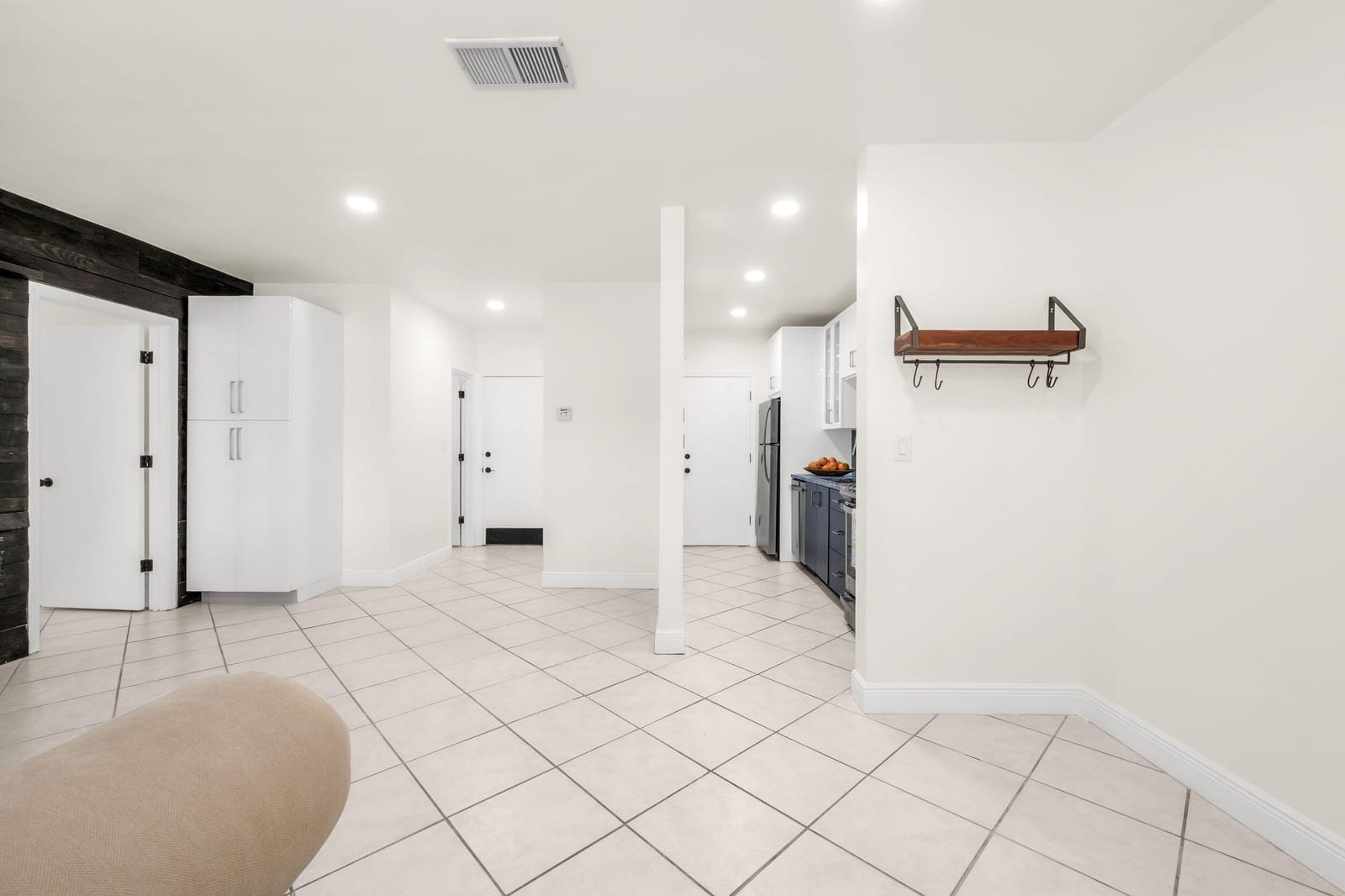 299 SW 7th Street 106 — photo 2