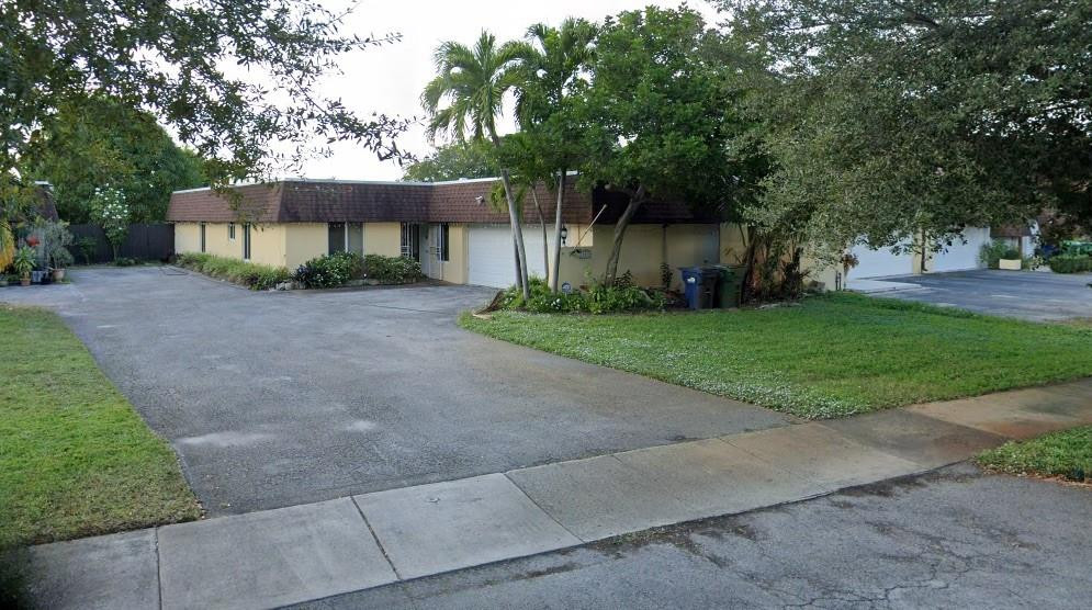 19112 W Lake Drive, Hialeah, FL 33015, Hialeah