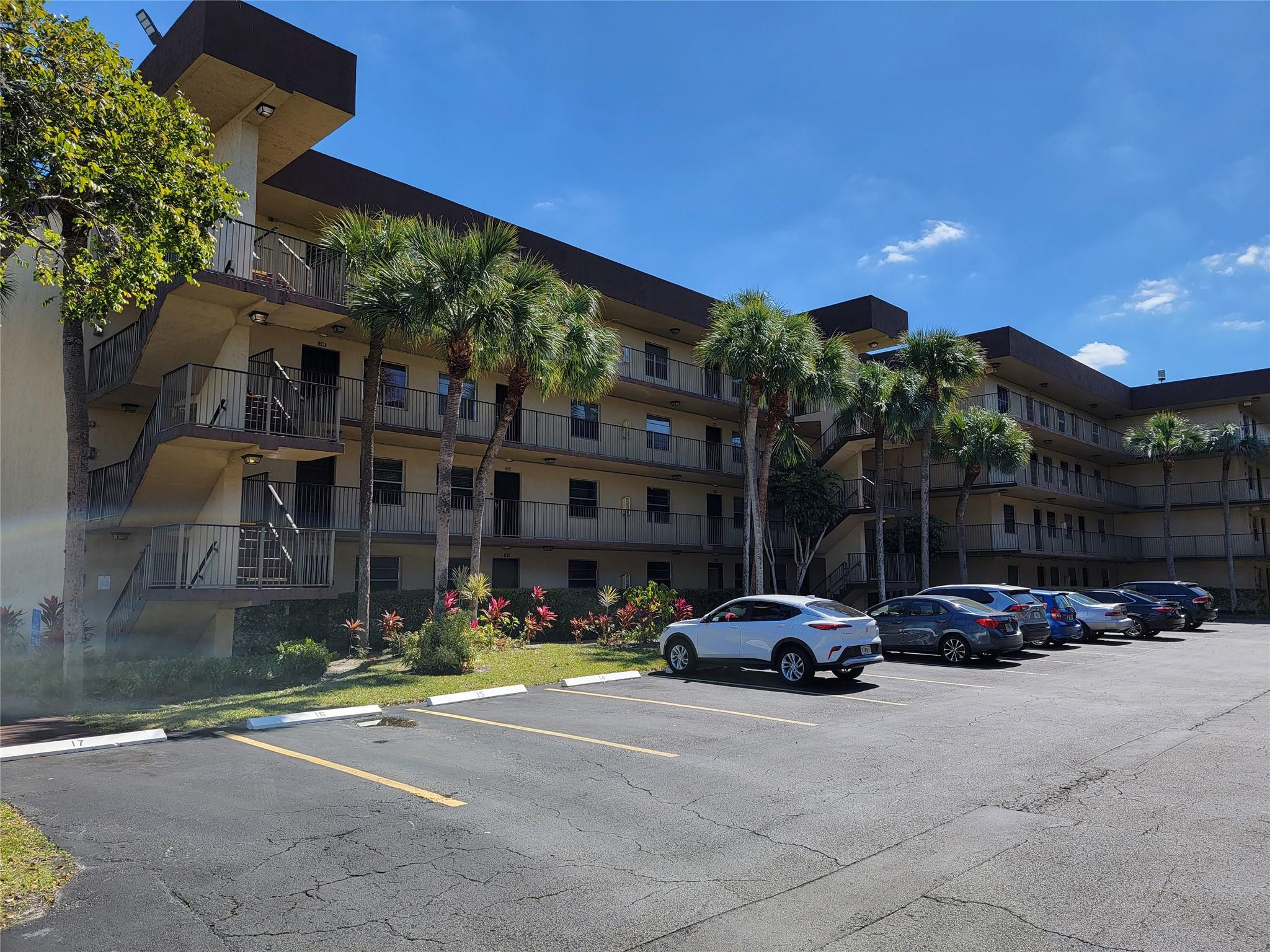 3121 NW 47th Terrace 403, Lauderdale Lakes, FL 33319, Lauderdale Lakes