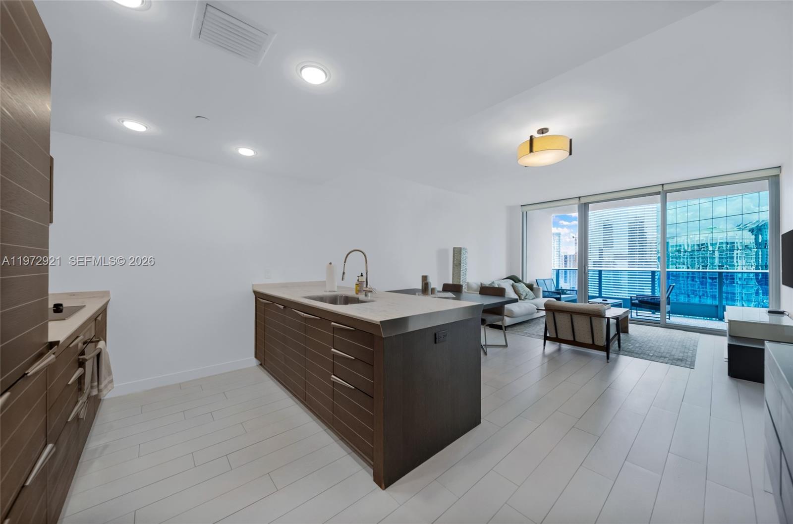 200 Biscayne Boulevard Way 3811, Miami, FL 33131, Miami
