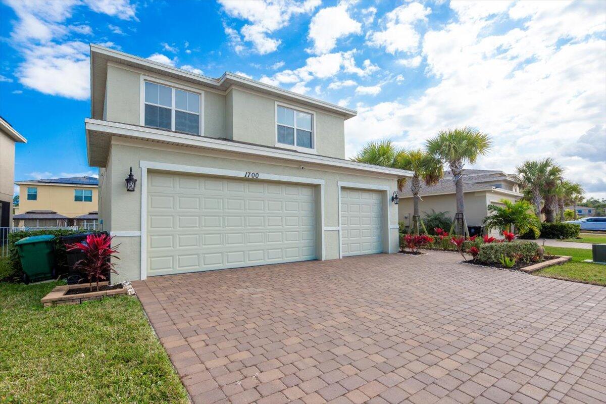 1700 NW Vivanco Street — photo 4
