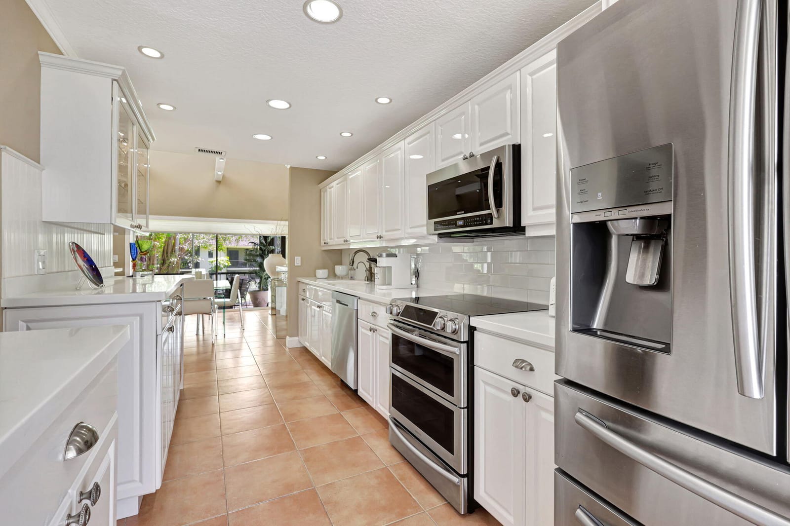 6890 Willow Wood Drive 206 — photo 2