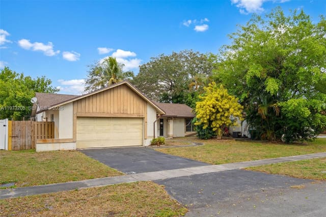 7389 NW 48th Place, Lauderhill, FL 33319