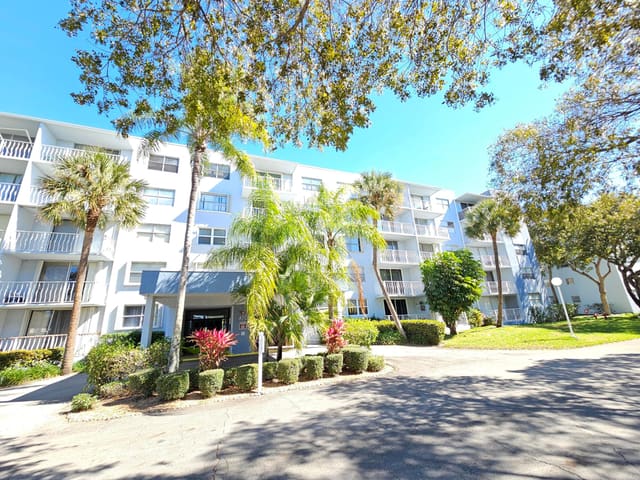 470 Executive Center Drive 2g, West Palm Beach, FL 33401