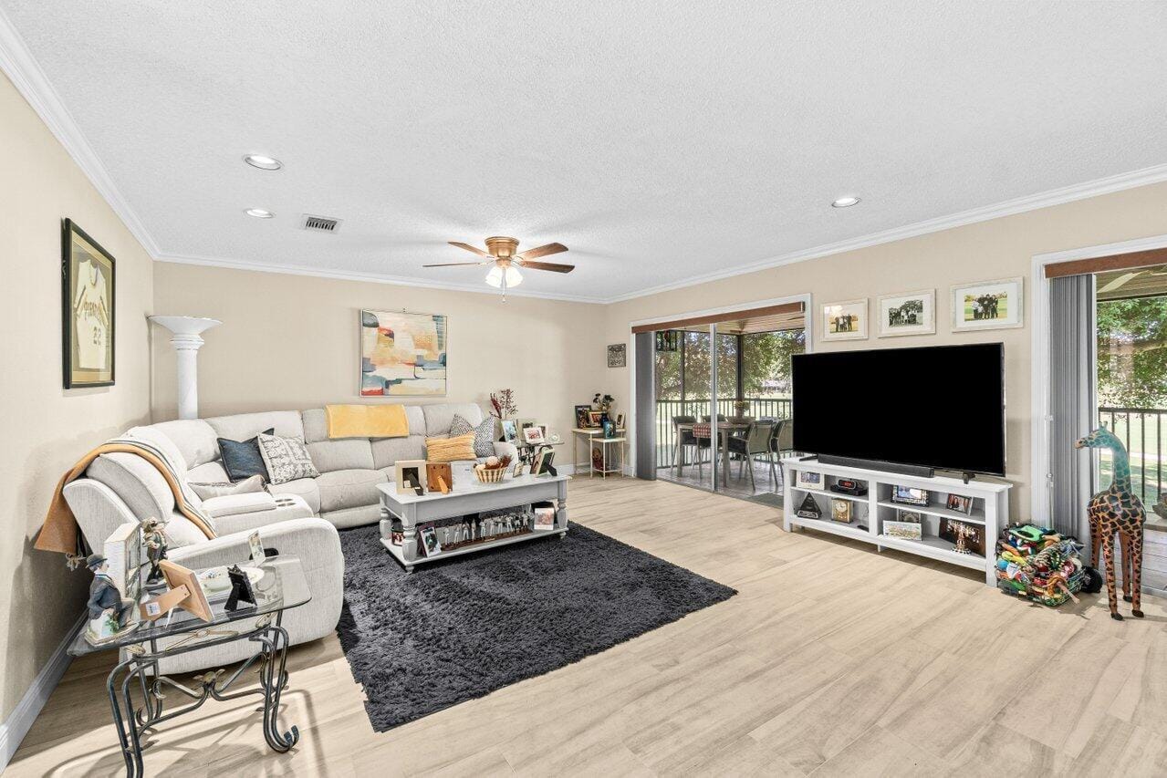 4 Stratford Drive E B, Boynton Beach, FL 33436 photo 3
