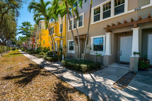 960 Millbrae Court 3, sold in Cityside Condo, West Palm Beach, FL