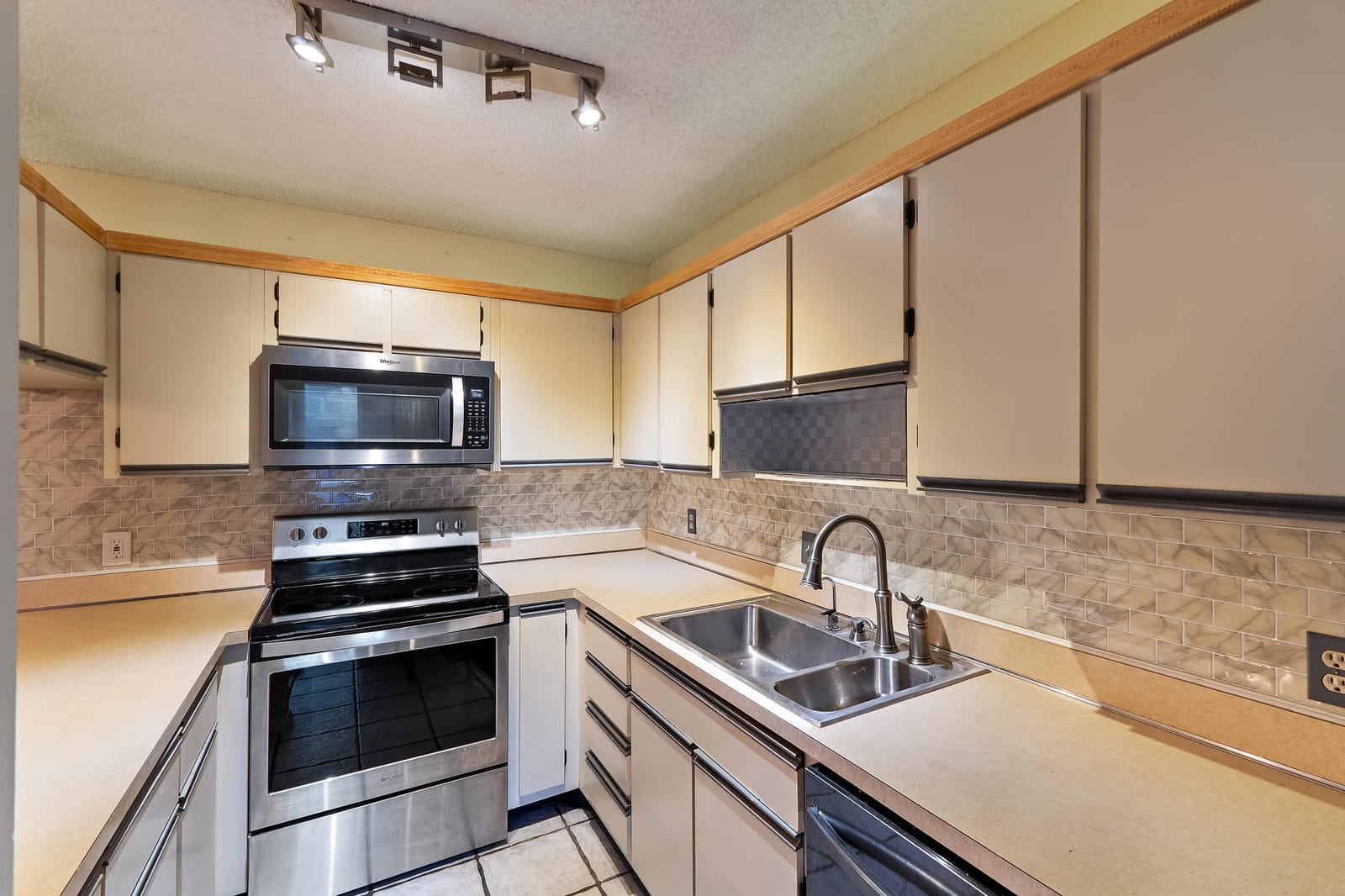 402 SE Castle Court — photo 11