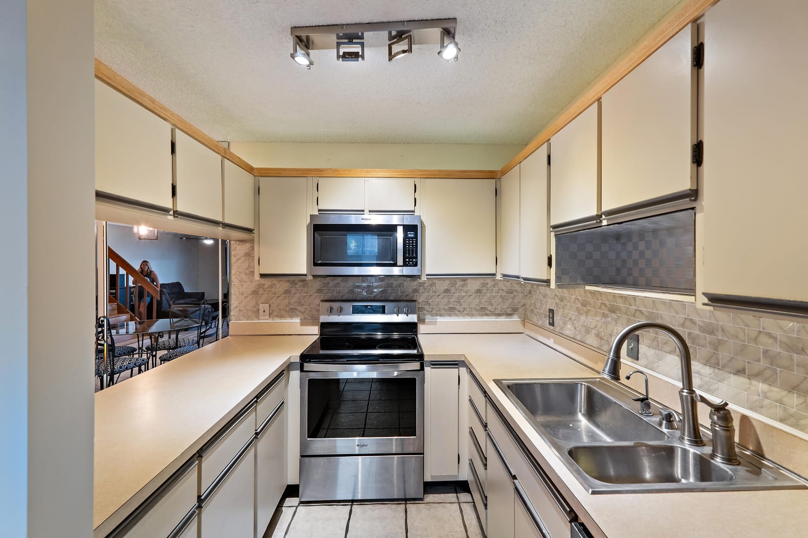 402 SE Castle Court — photo 12