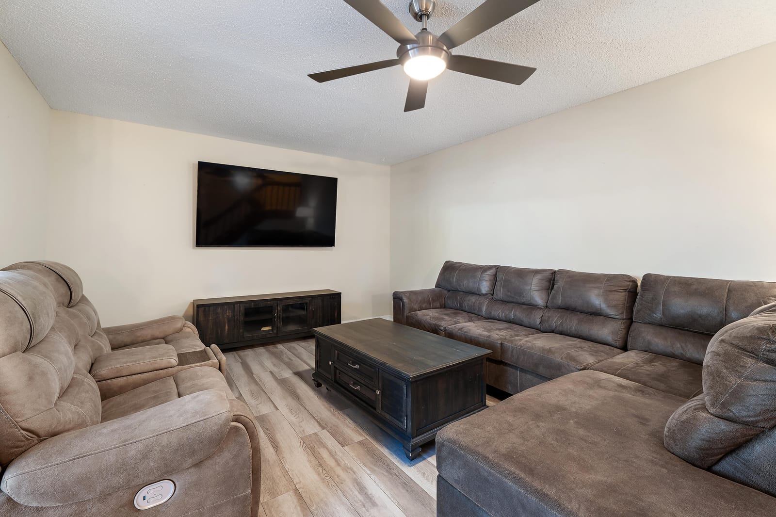 402 SE Castle Court — photo 3