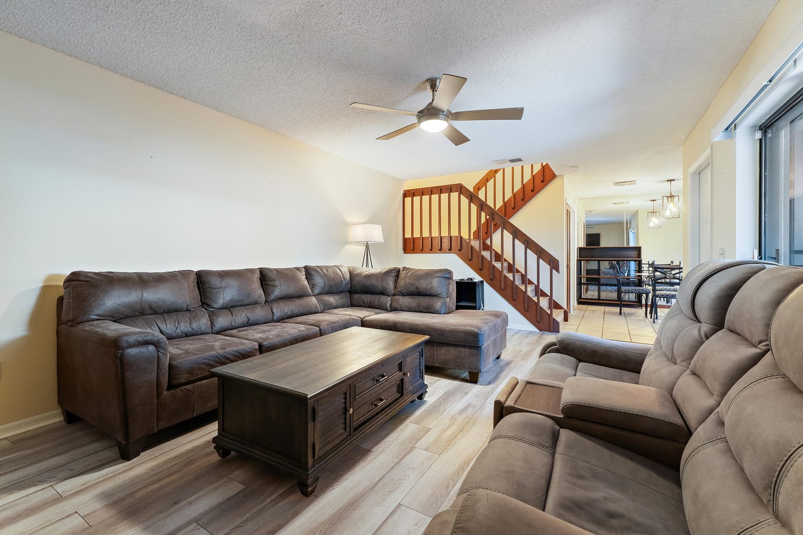 402 SE Castle Court — photo 4